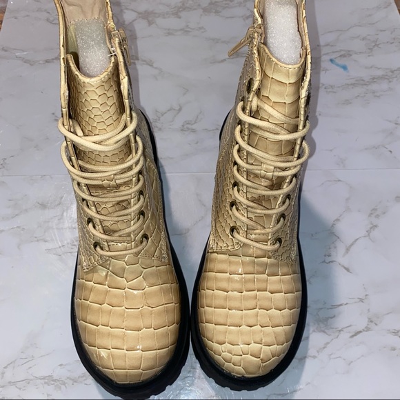 Urban outfitters croc boot - Picture 7 of 9